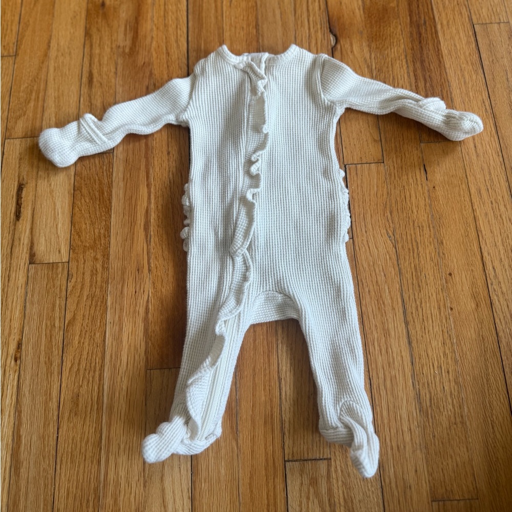 Newborn SpearmintLOVE Organic Waffle 2-Way Zip Ruffle Footie/Beige